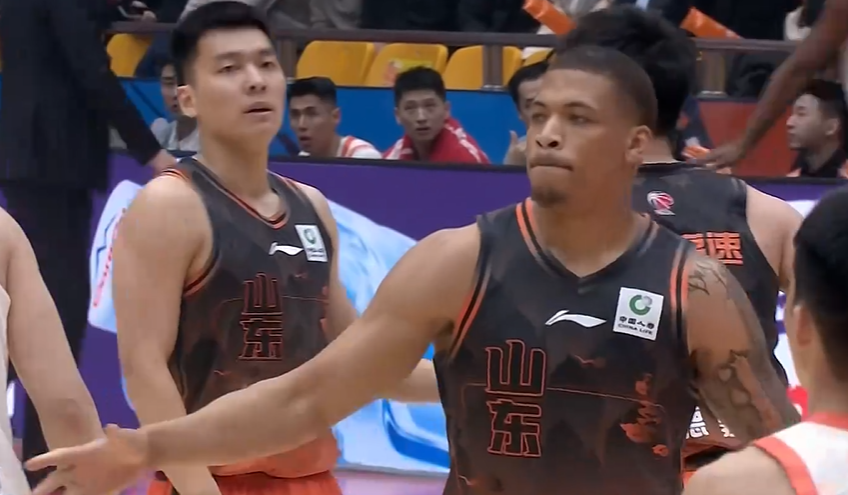 CBA山东男篮逆转江苏,新外援首秀8分,珀赛尔37分陈林坚立功